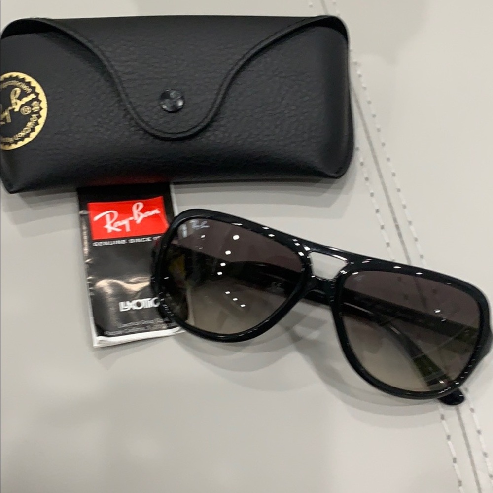 RAY-BAN Men’s  CATS 5000 Classic Sunglasses